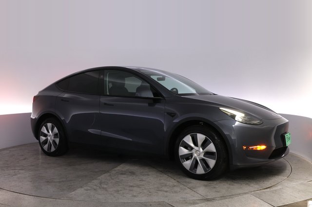 2023 Tesla Model Y — photo 11 of 24