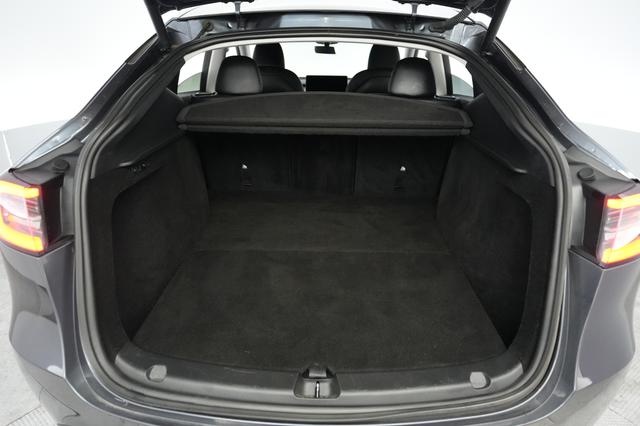2023 Tesla Model Y — photo 6 of 24