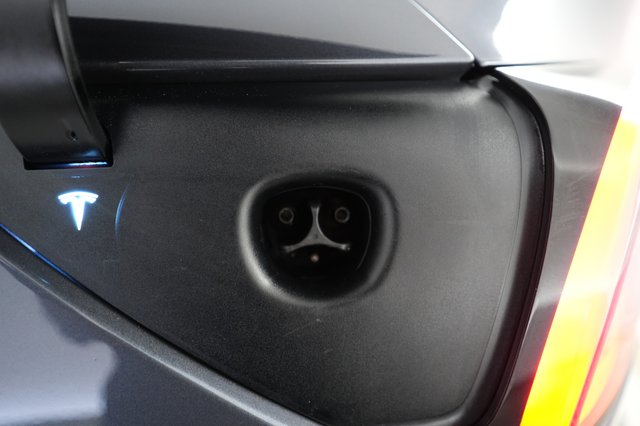 2023 Tesla Model Y — photo 8 of 24