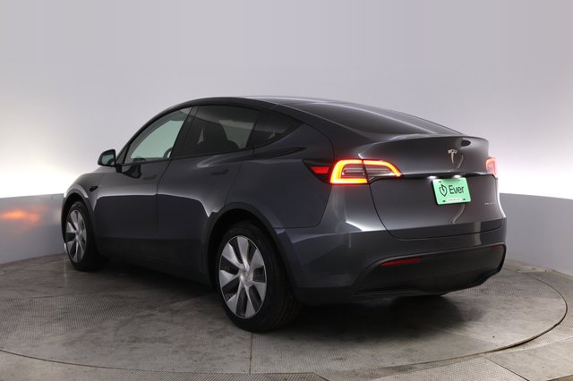 2023 Tesla Model Y — photo 13 of 24