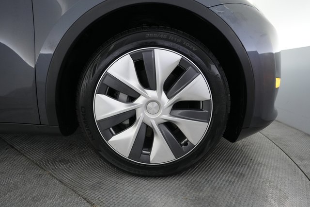 2023 Tesla Model Y — photo 16 of 24