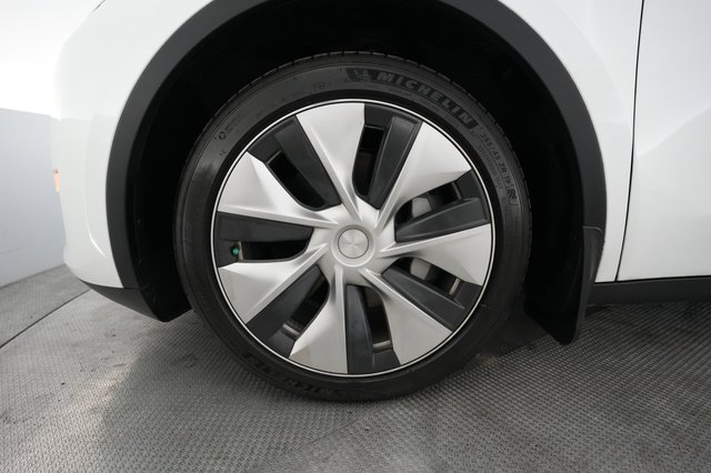 2023 Tesla Model Y — photo 15 of 26