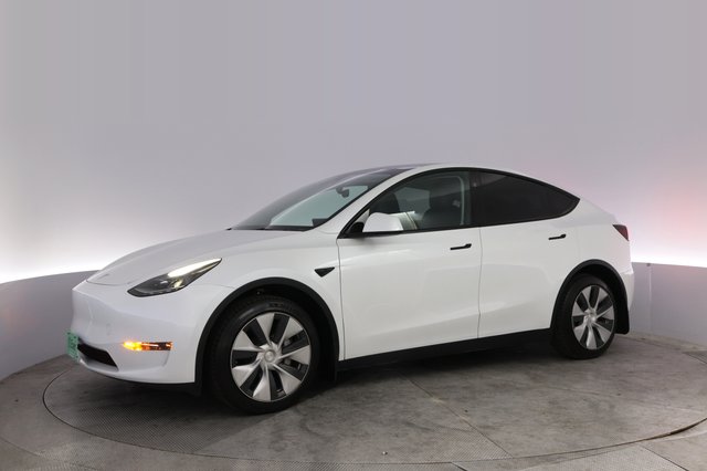 2023 Tesla Model Y — photo 14 of 26