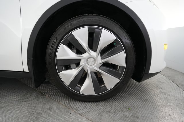 2023 Tesla Model Y — photo 16 of 26