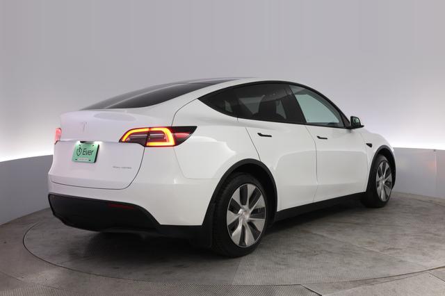 2023 Tesla Model Y — photo 2 of 26