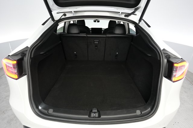 2023 Tesla Model Y — photo 6 of 26