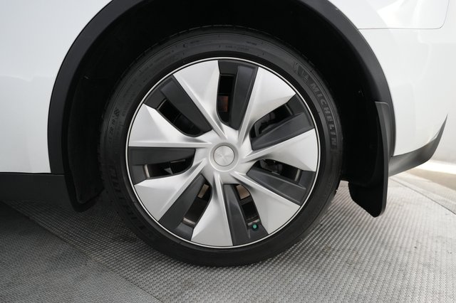 2023 Tesla Model Y — photo 7 of 26