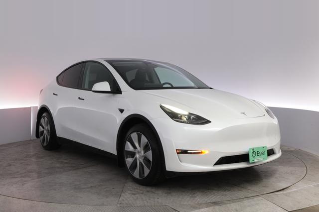 2023 Tesla Model Y — photo 10 of 26