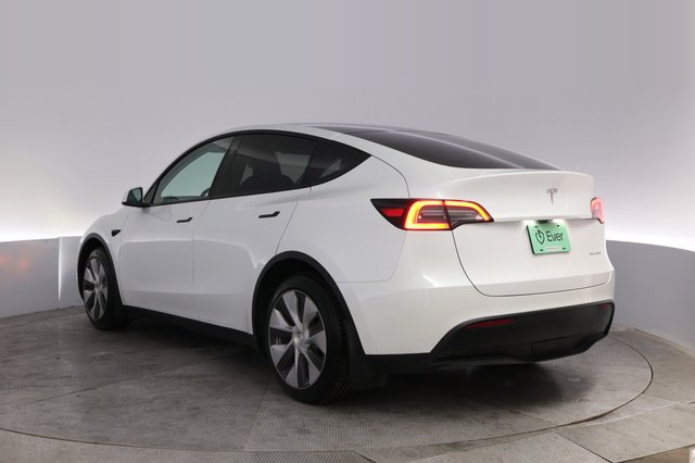 2023 Tesla Model Y — photo 13 of 26