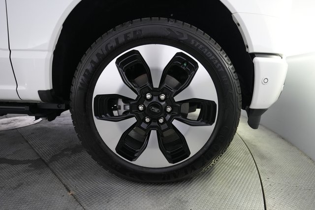 2023 Ford F-150 Lightning — photo 10 of 18