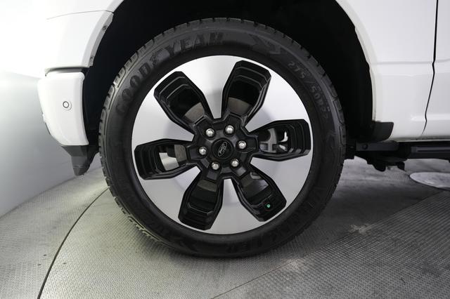 2023 Ford F-150 Lightning — photo 9 of 18