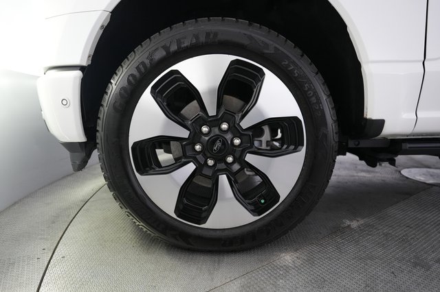 2023 Ford F-150 Lightning — photo 9 of 18