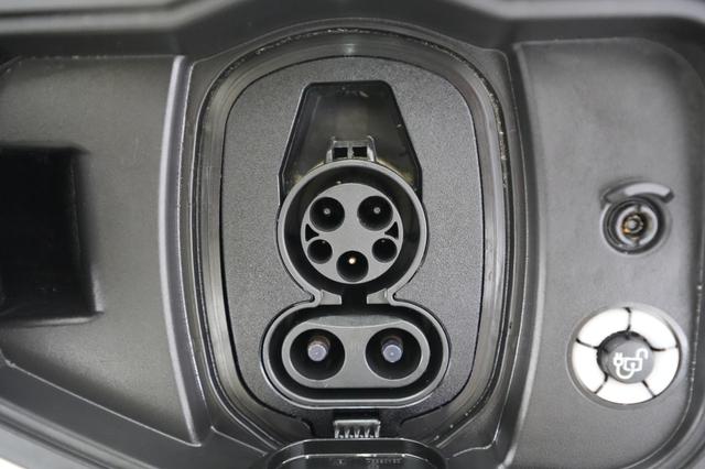 2023 Ford F-150 Lightning — photo 8 of 18