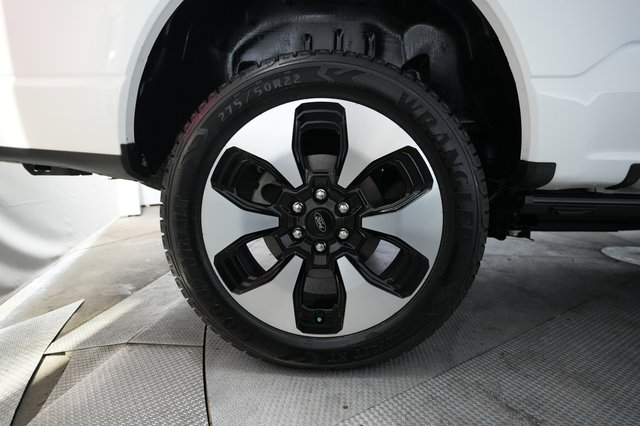 2023 Ford F-150 Lightning — photo 11 of 18