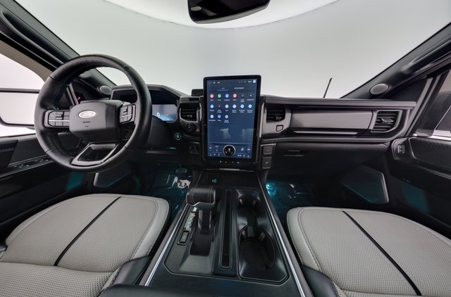 2023 Ford F-150 Lightning — photo 15 of 18