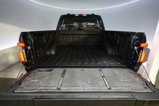 2023 Ford F-150 Lightning — photo 6 of 18