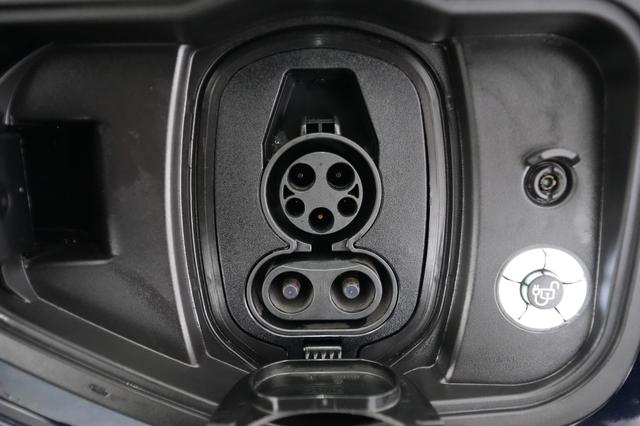 2023 Ford F-150 Lightning — photo 8 of 18