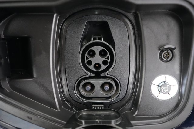 2023 Ford F-150 Lightning — photo 8 of 18