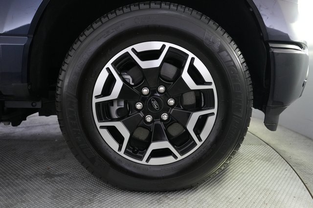 2023 Ford F-150 Lightning — photo 10 of 18
