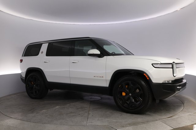 2023 Rivian R1S — photo 11 of 25