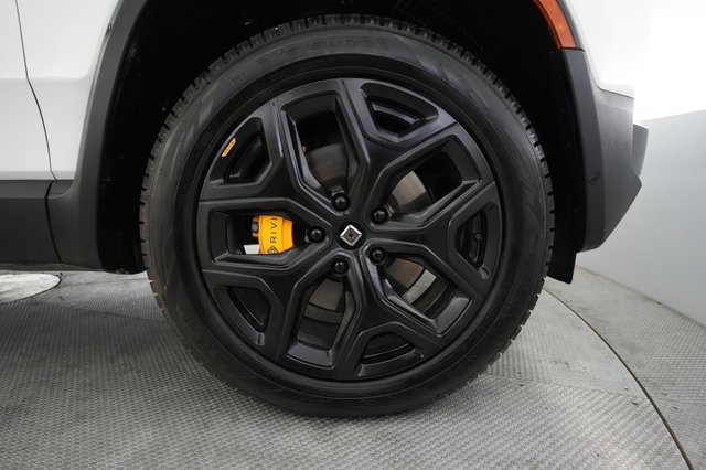 2023 Rivian R1S — photo 17 of 25