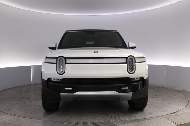 2023 Rivian R1S — photo 9 of 25