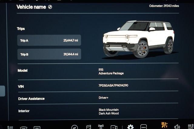 2023 Rivian R1S — photo 5 of 25