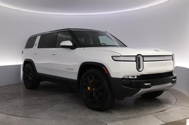 2023 Rivian R1S — photo 10 of 25