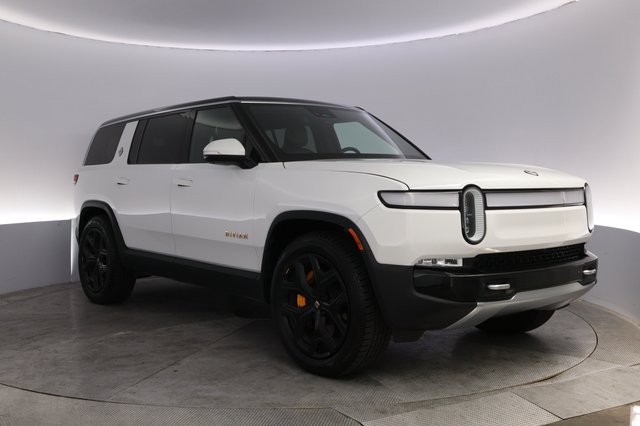 2023 Rivian R1S — photo 10 of 25