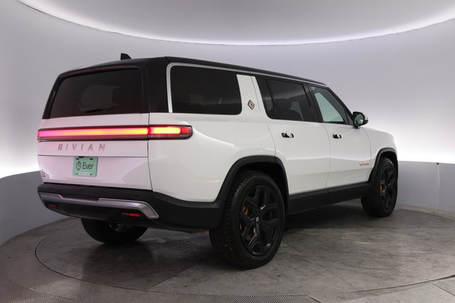 2023 Rivian R1S — photo 2 of 25