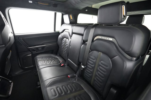 2023 Rivian R1S — photo 19 of 25