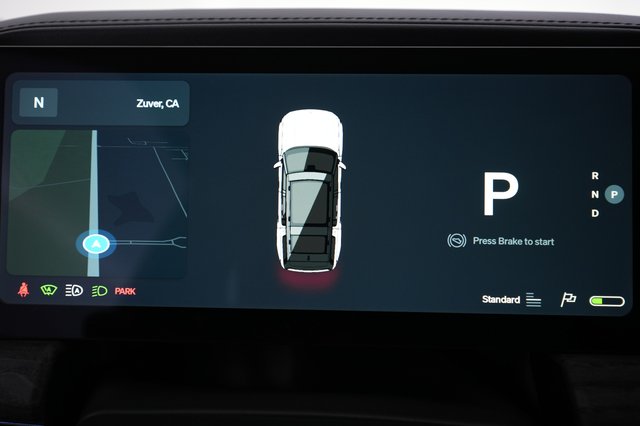 2023 Rivian R1S — photo 23 of 25