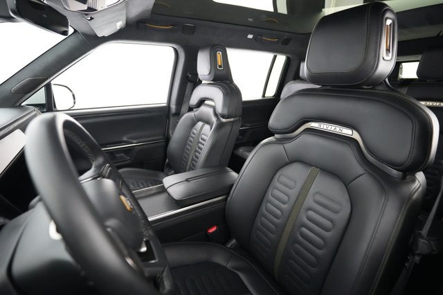 2023 Rivian R1S — photo 3 of 25