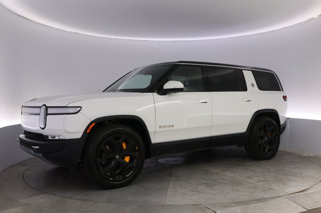 2023 Rivian R1S — photo 14 of 25