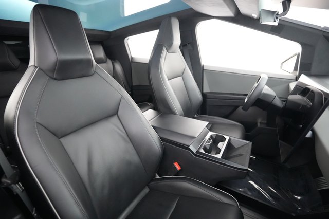 2024 Tesla Cybertruck — photo 12 of 18
