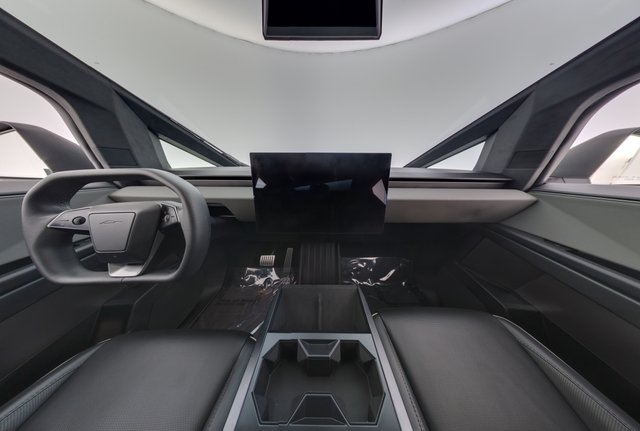 2024 Tesla Cybertruck — photo 15 of 18