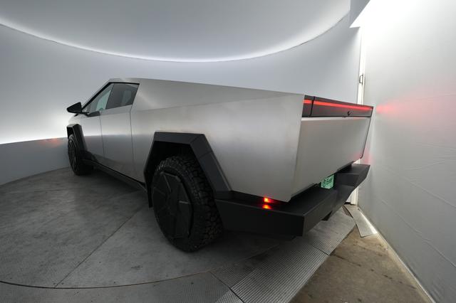2024 Tesla Cybertruck — photo 2 of 18