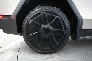 2024 Tesla Cybertruck — photo 11 of 18