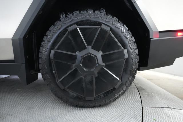 2024 Tesla Cybertruck — photo 7 of 18