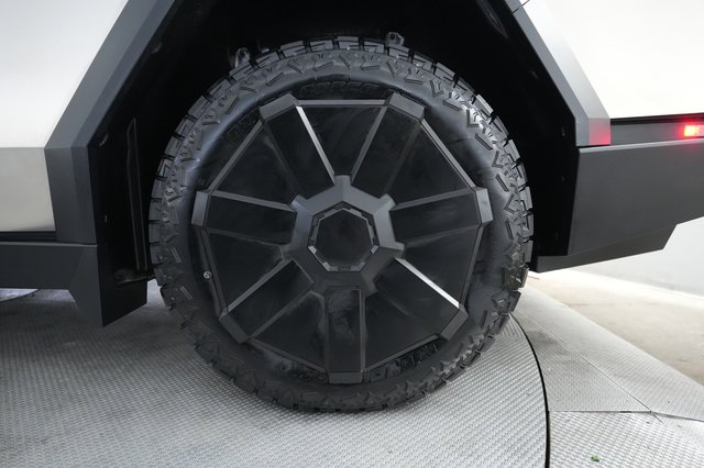 2024 Tesla Cybertruck — photo 7 of 18