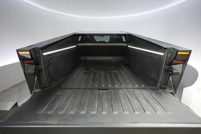2024 Tesla Cybertruck — photo 6 of 18
