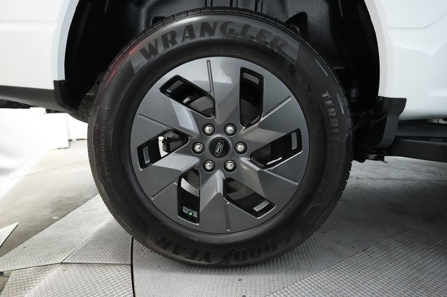 2025 Ford F-150 Lightning — photo 11 of 22