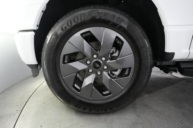 2025 Ford F-150 Lightning — photo 9 of 22