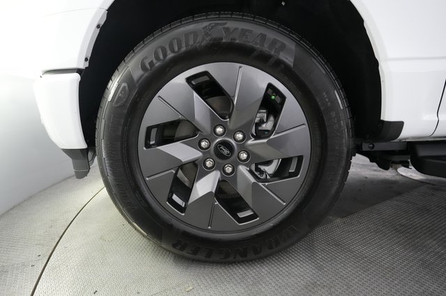 2025 Ford F-150 Lightning — photo 9 of 22