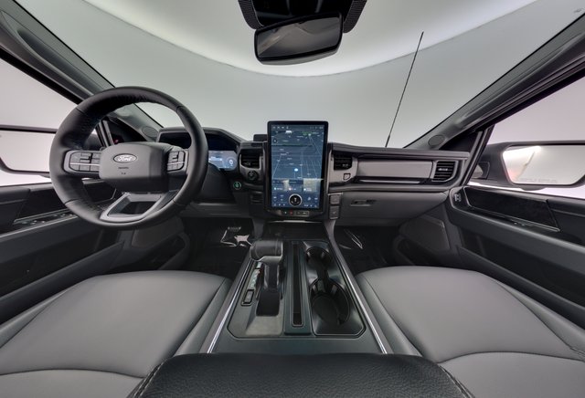 2025 Ford F-150 Lightning — photo 15 of 22