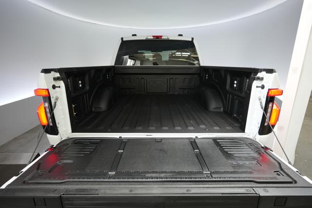 2025 Ford F-150 Lightning — photo 6 of 22