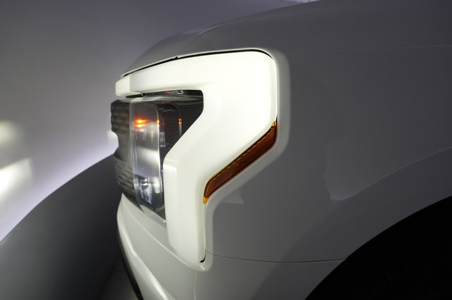 2025 Ford F-150 Lightning — photo 19 of 22