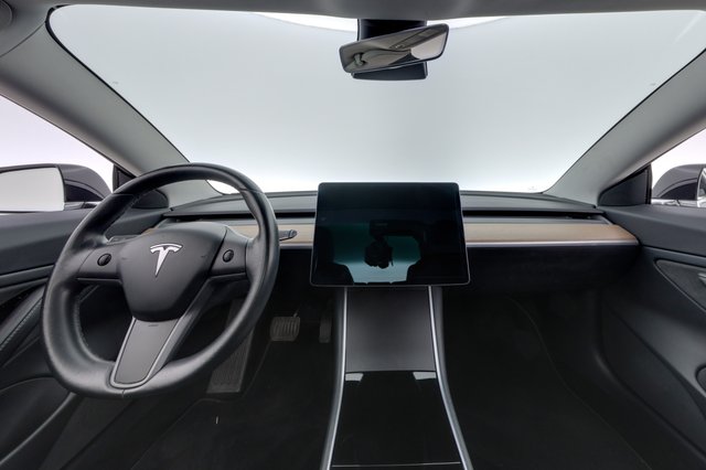 2018 Tesla Model 3 — photo 21 of 24