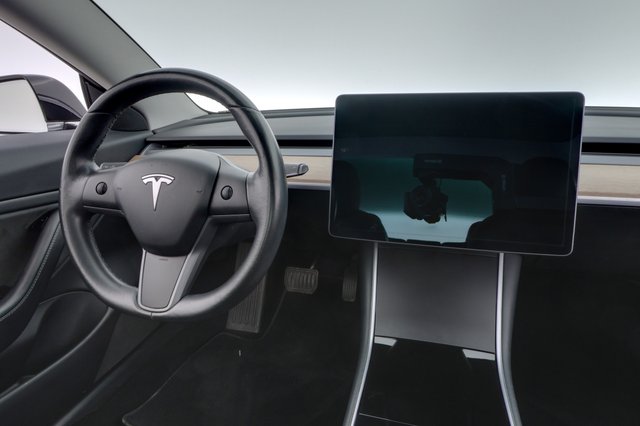 2018 Tesla Model 3 — photo 20 of 24