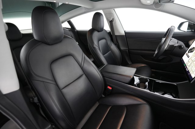 2018 Tesla Model 3 — photo 18 of 24